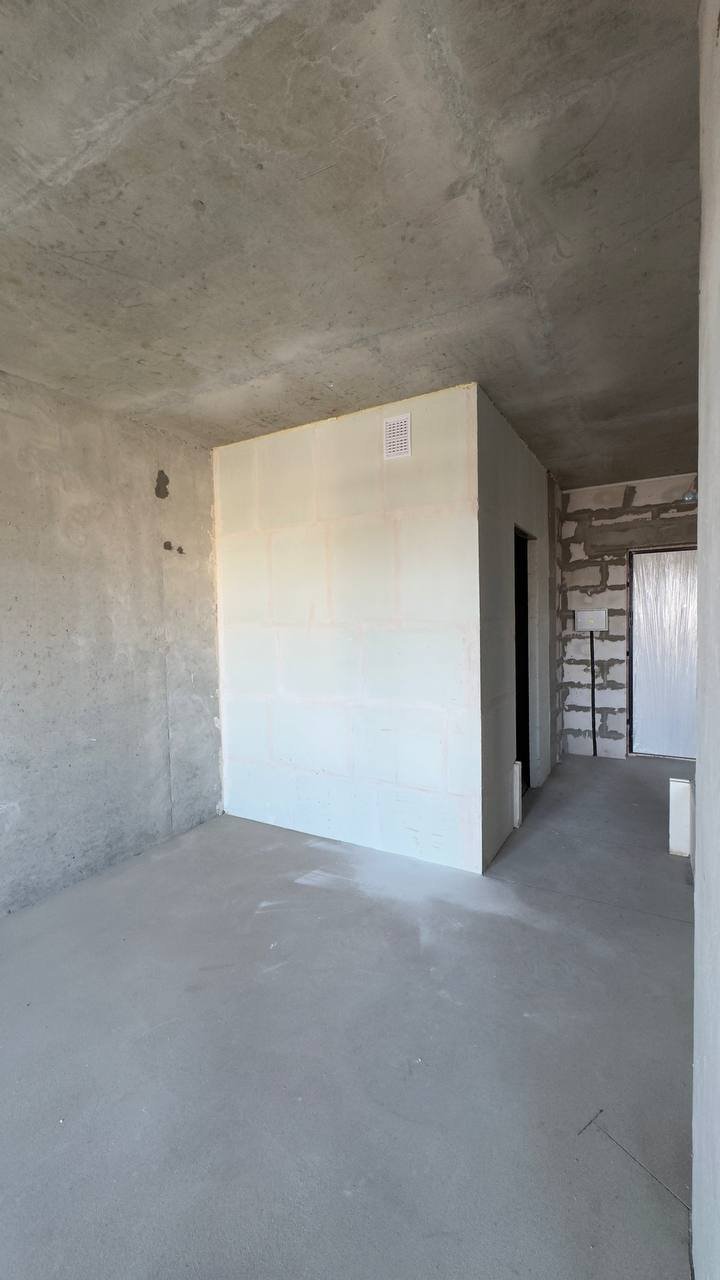 До ремонта — бетон от застройщика